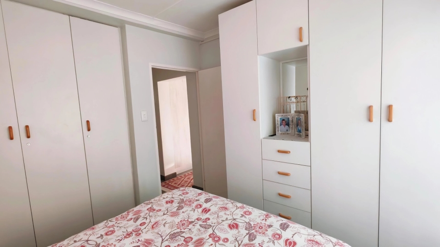 2 Bedroom Property for Sale in Hartenbos Central Western Cape